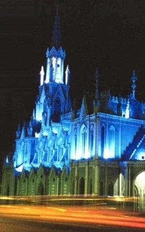 Explore the vibrant streets of Cali with our guided tours.