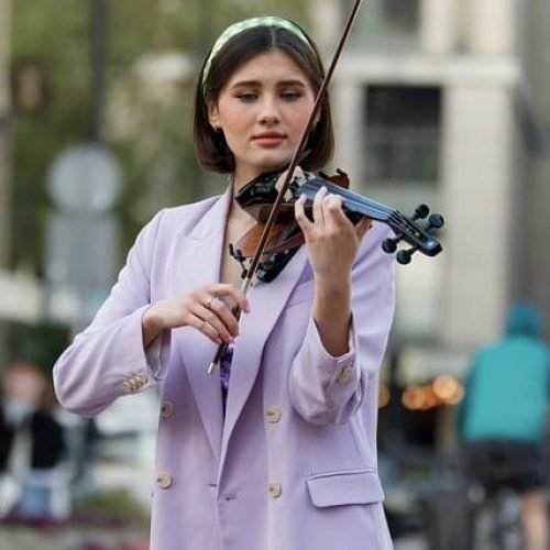 Discover the rhythmic heartbeat of Cali's music scene.